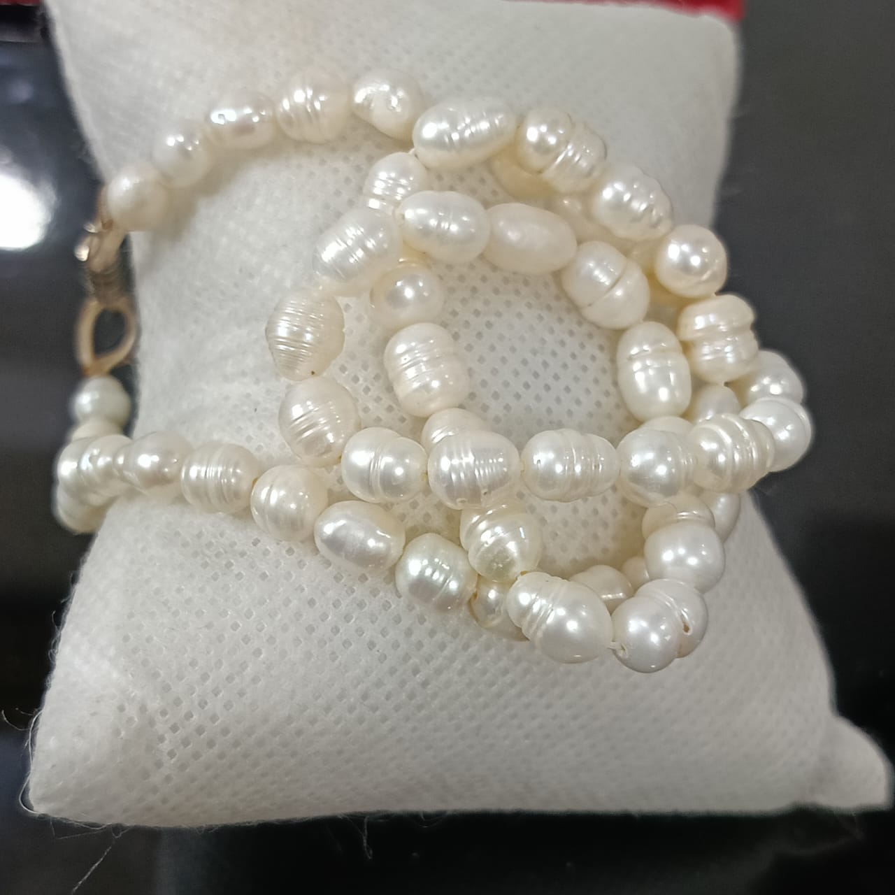 عقد تحفة بالجوهر الحر