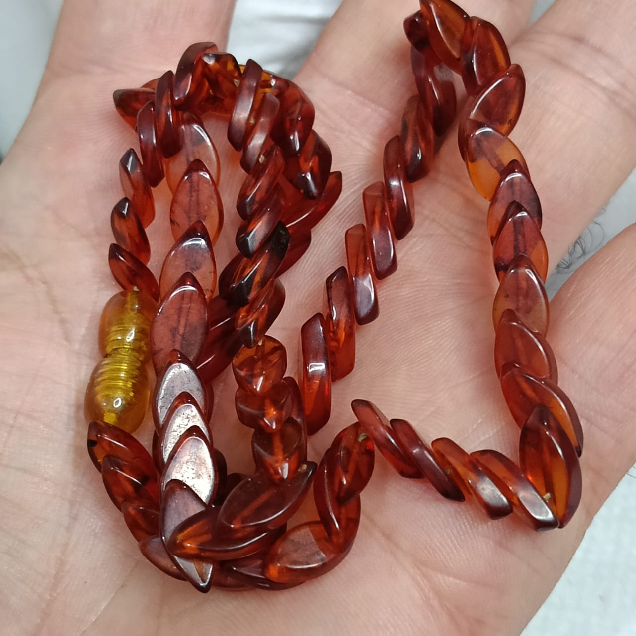 عقد تحفة من كهرمان فواح