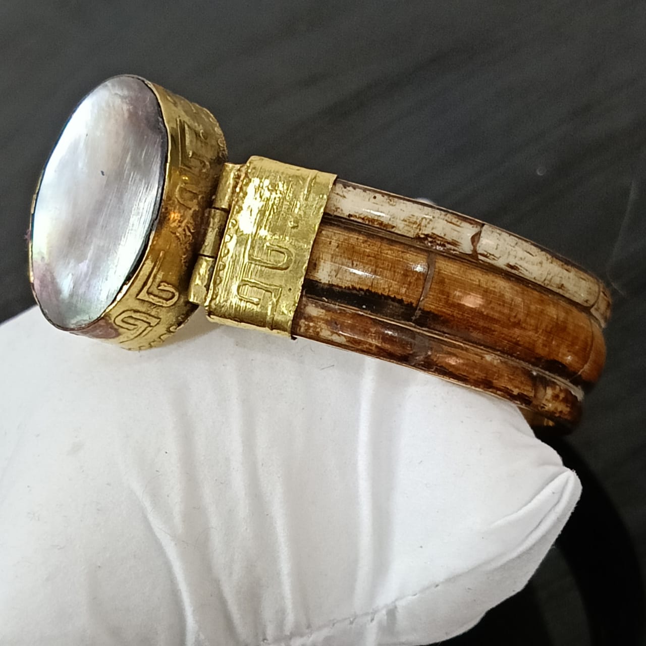 سوار تحفة عااج وصدف ونحاس