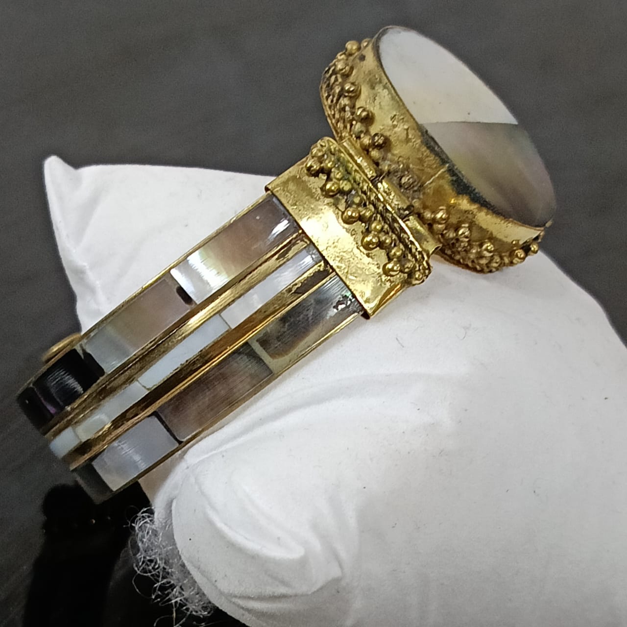 سوار تحفة عااج وصدف ونحاس