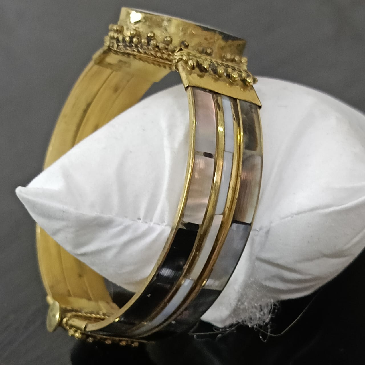 سوار تحفة عااج وصدف ونحاس