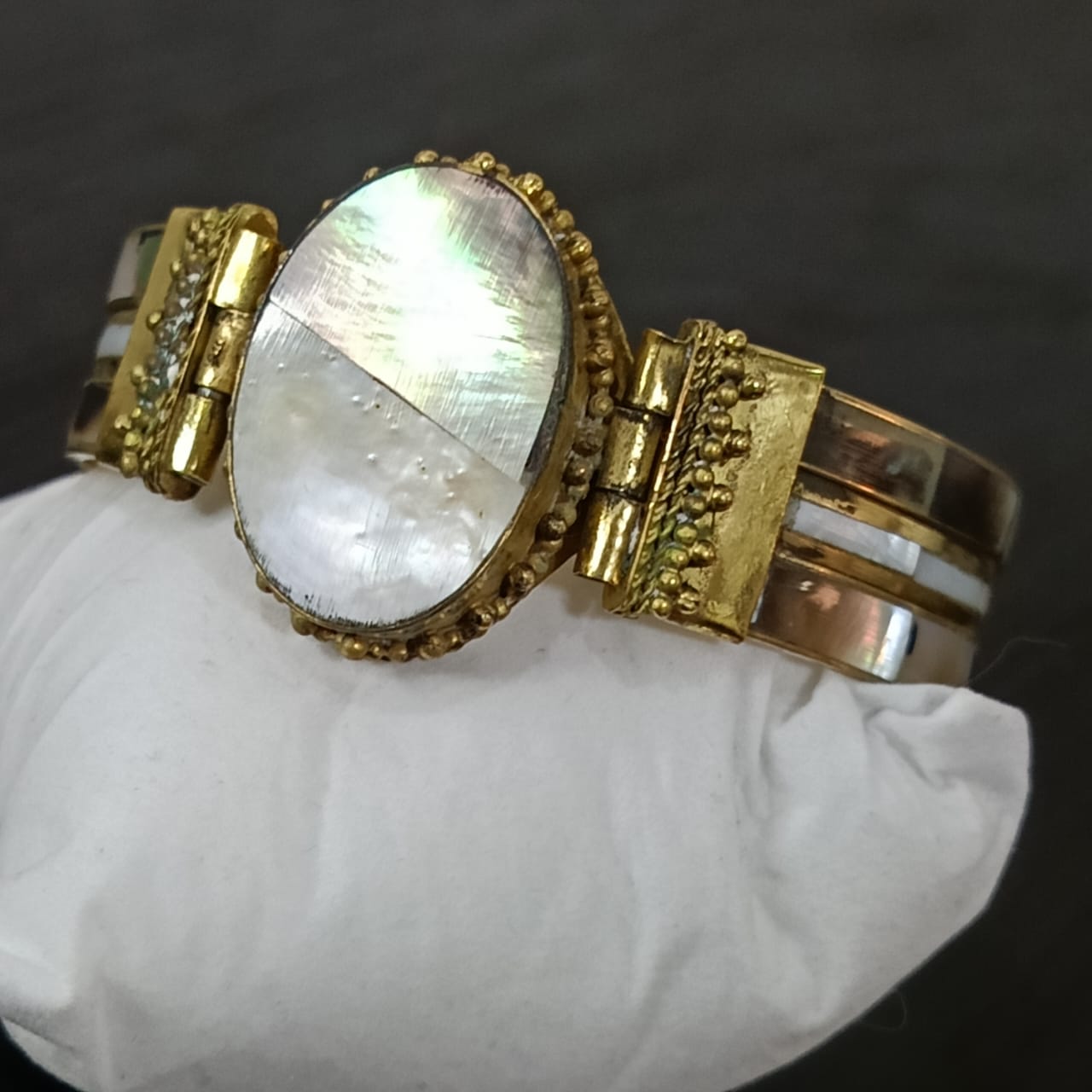 سوار تحفة عااج وصدف ونحاس