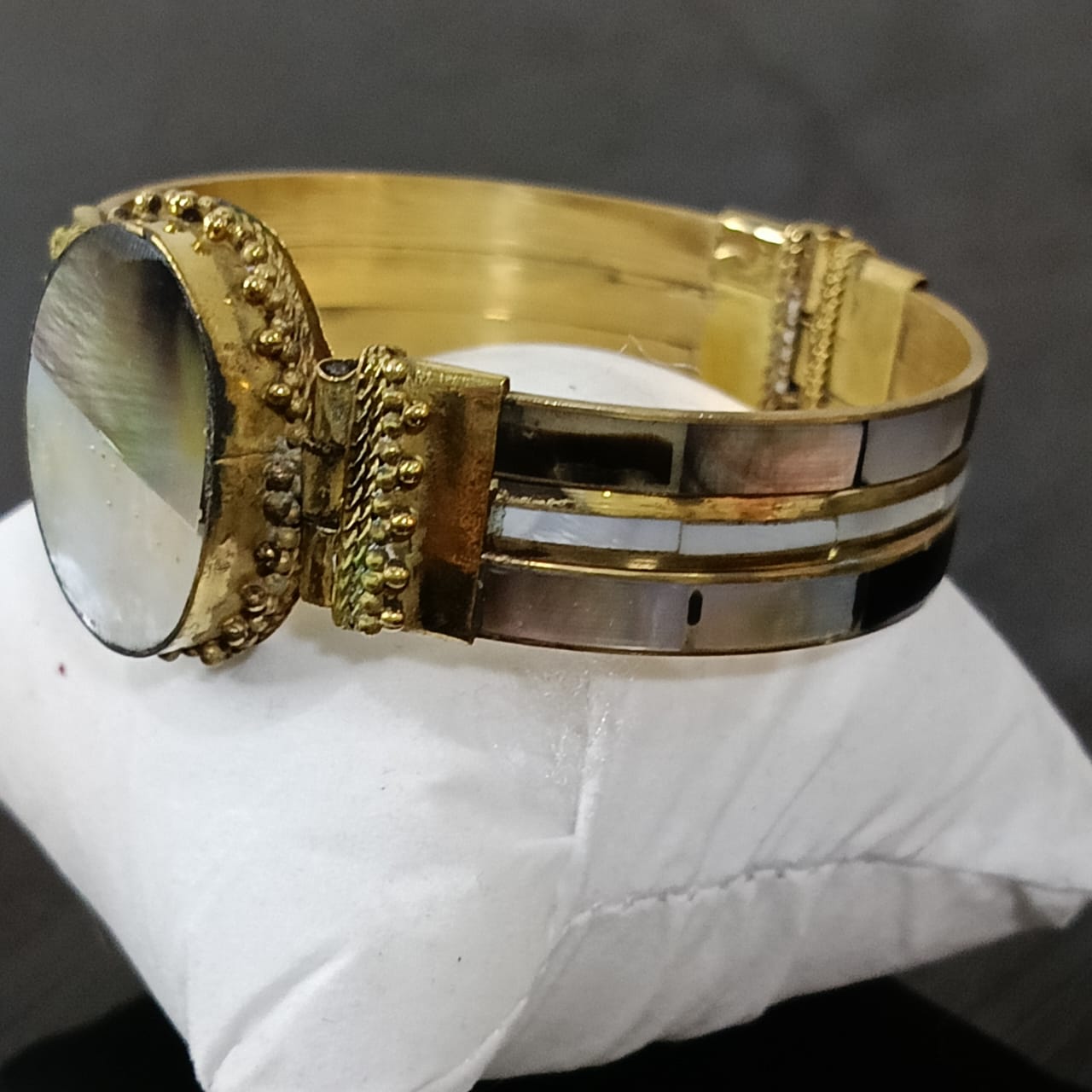 سوار تحفة عااج وصدف ونحاس