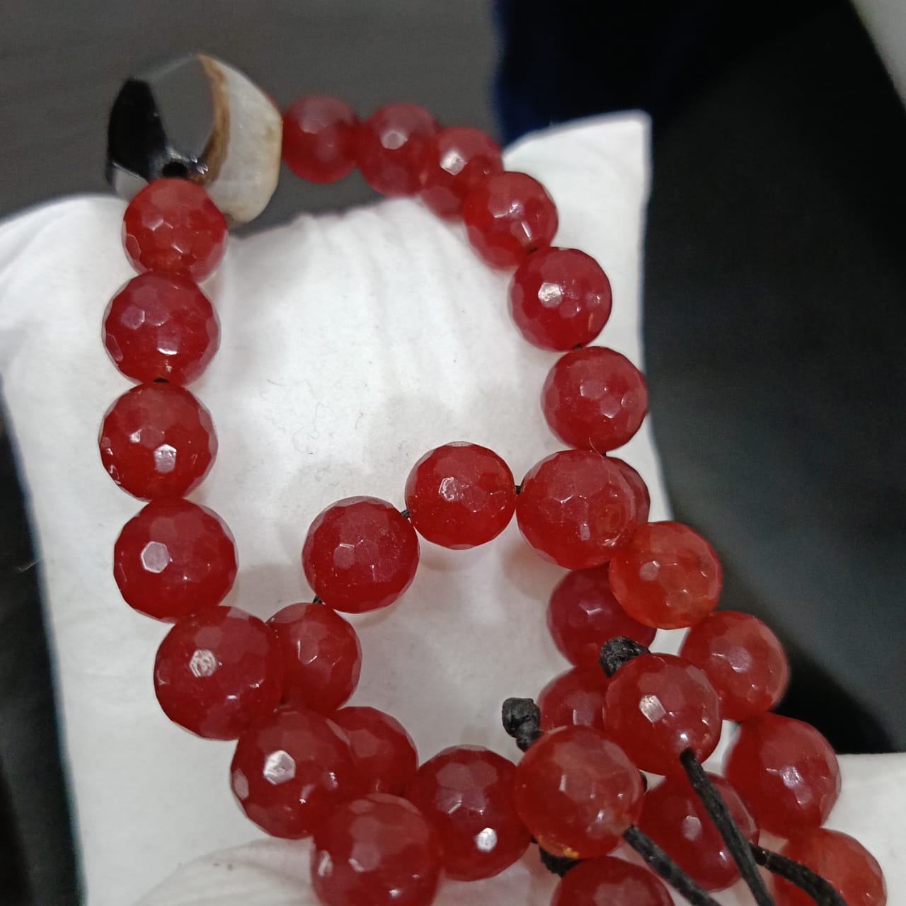 سبحة عتيقة بحجر يشم رماني وشواهد من عقيق