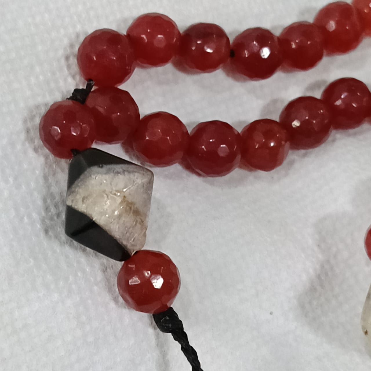 سبحة عتيقة بحجر يشم رماني وشواهد من عقيق