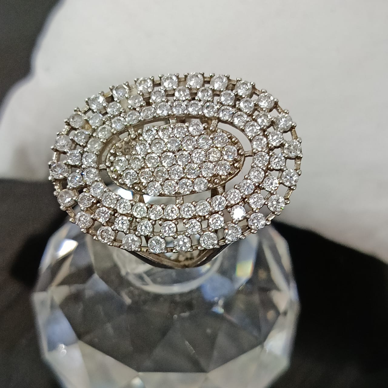 خاتم فضة نسائي مرصع بالأحجار