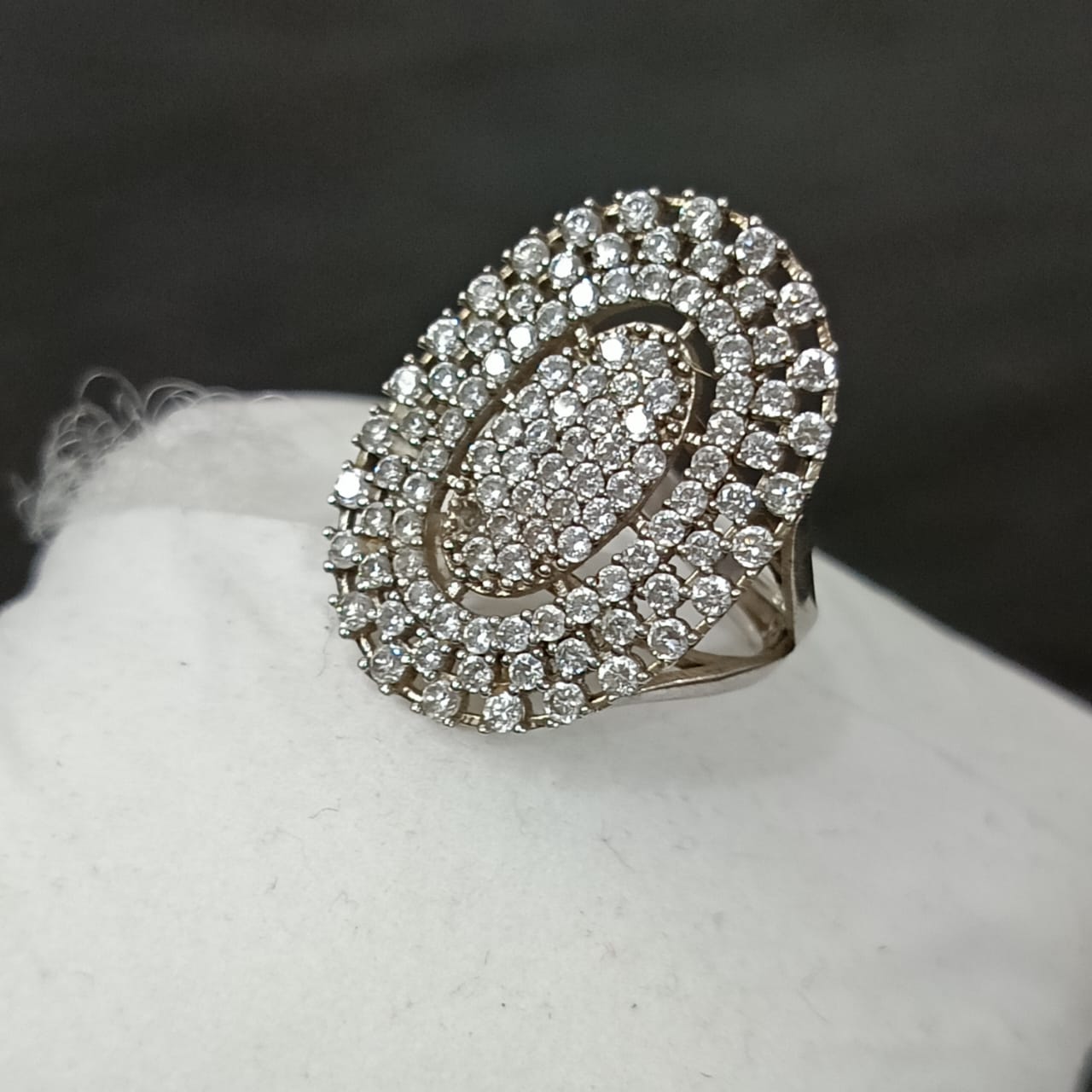 خاتم فضة نسائي مرصع بالأحجار