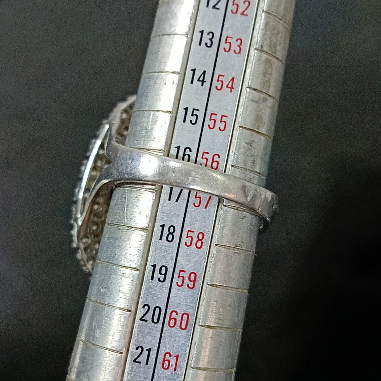 خاتم فضة نسائي مرصع بالأحجار