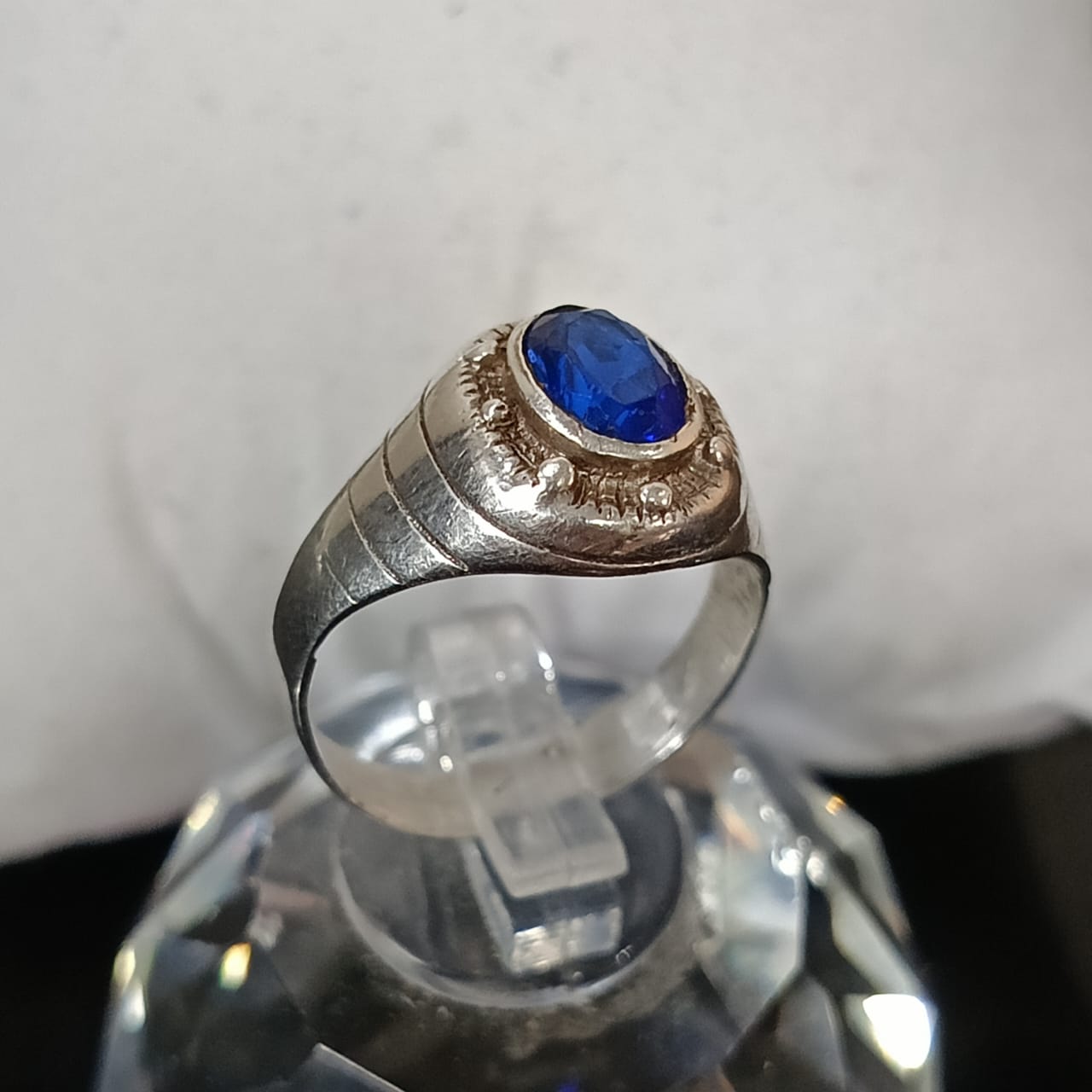 خاتم فضة بحجر سفير أزرق