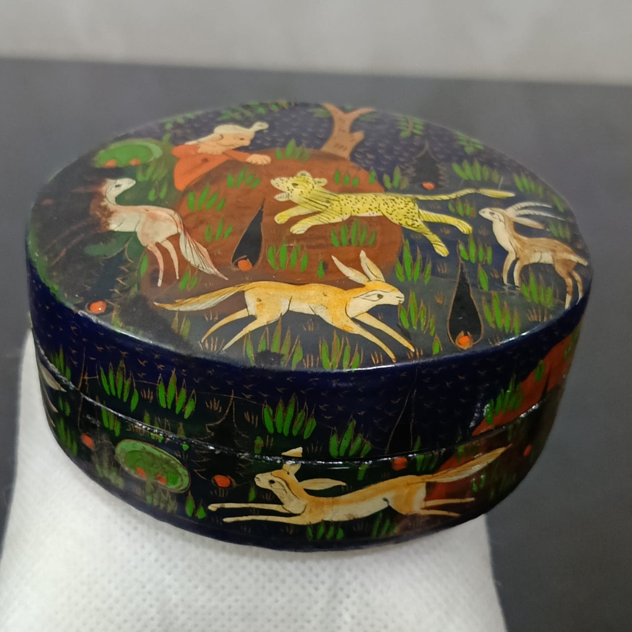 علبة مجوهرات تحفة   أصلية خشب ورسومات