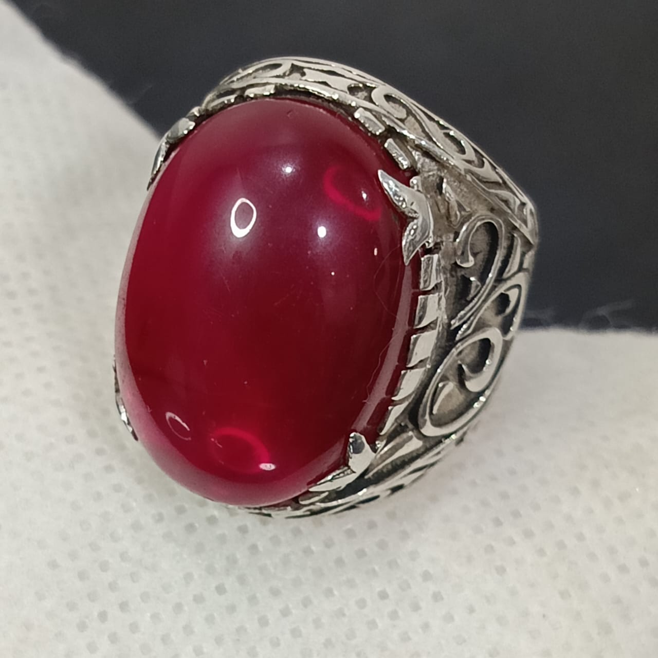 خاتم فضة بحجر ياقوت سيلاني