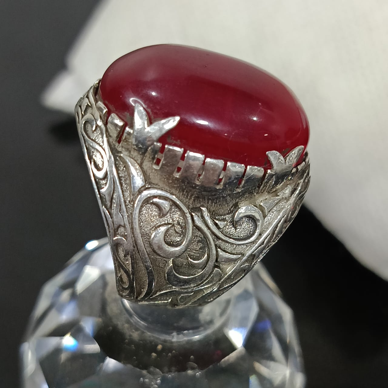 خاتم فضة بحجر ياقوت سيلاني