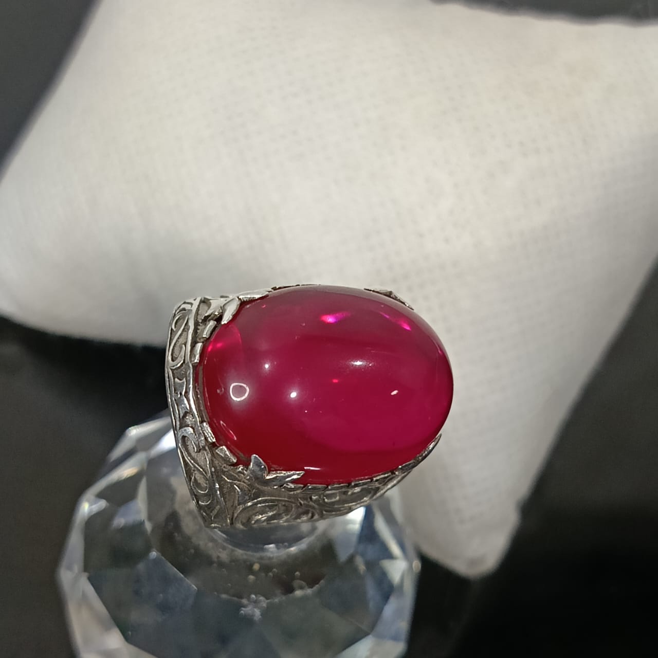 خاتم فضة بحجر ياقوت سيلاني