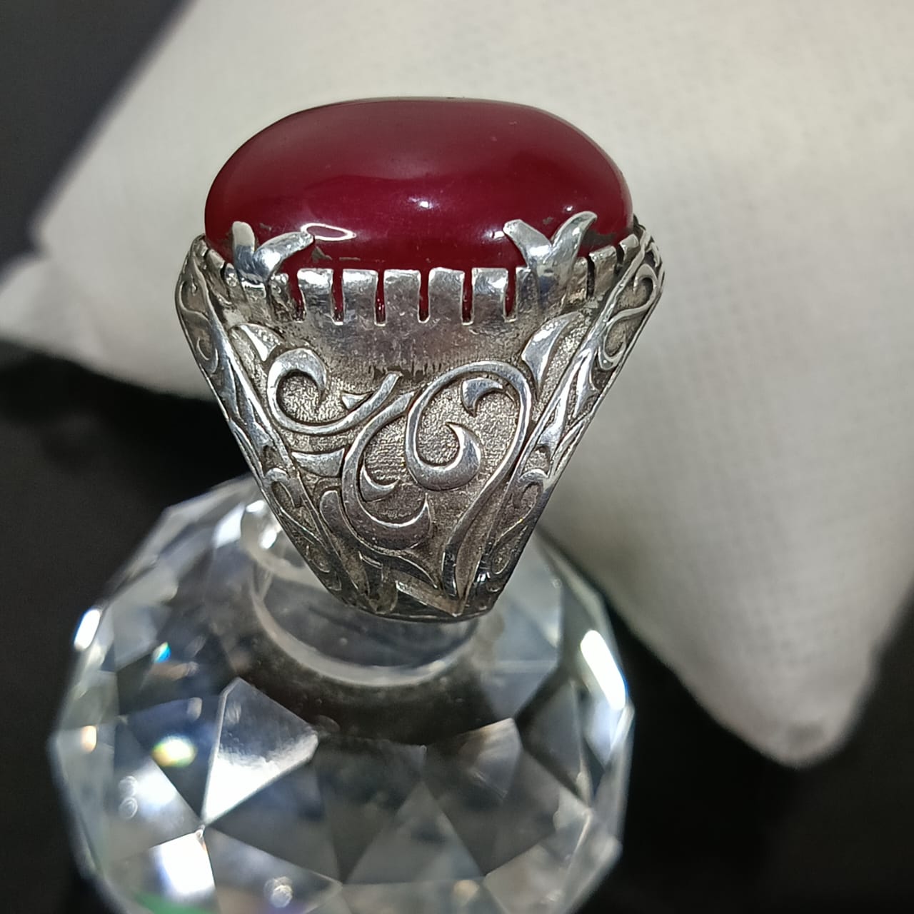 خاتم فضة بحجر ياقوت سيلاني