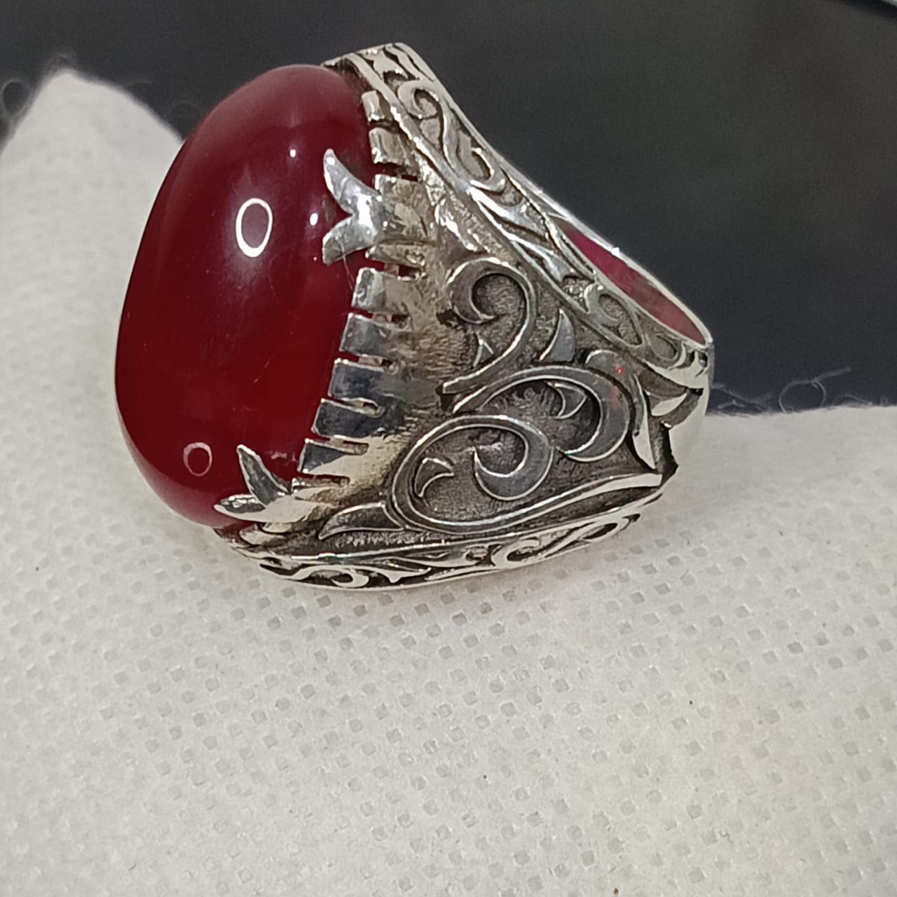 خاتم فضة بحجر ياقوت سيلاني