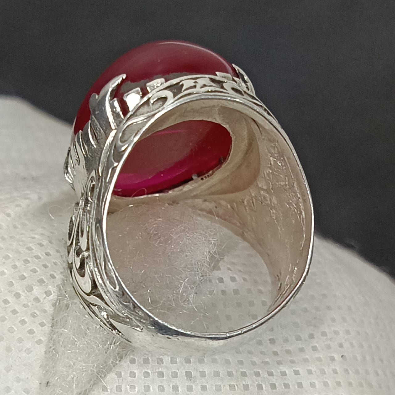 خاتم فضة بحجر ياقوت سيلاني