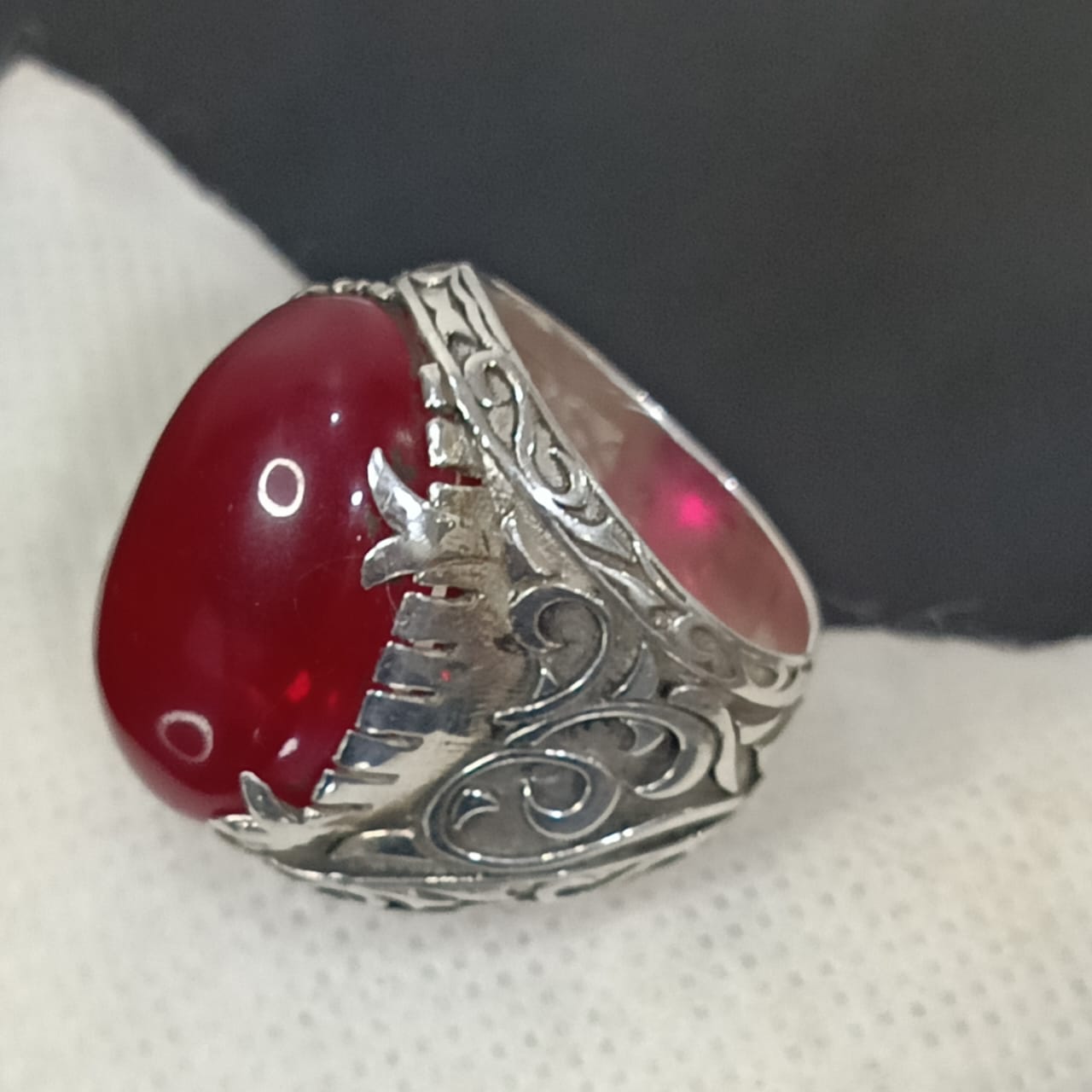 خاتم فضة بحجر ياقوت سيلاني