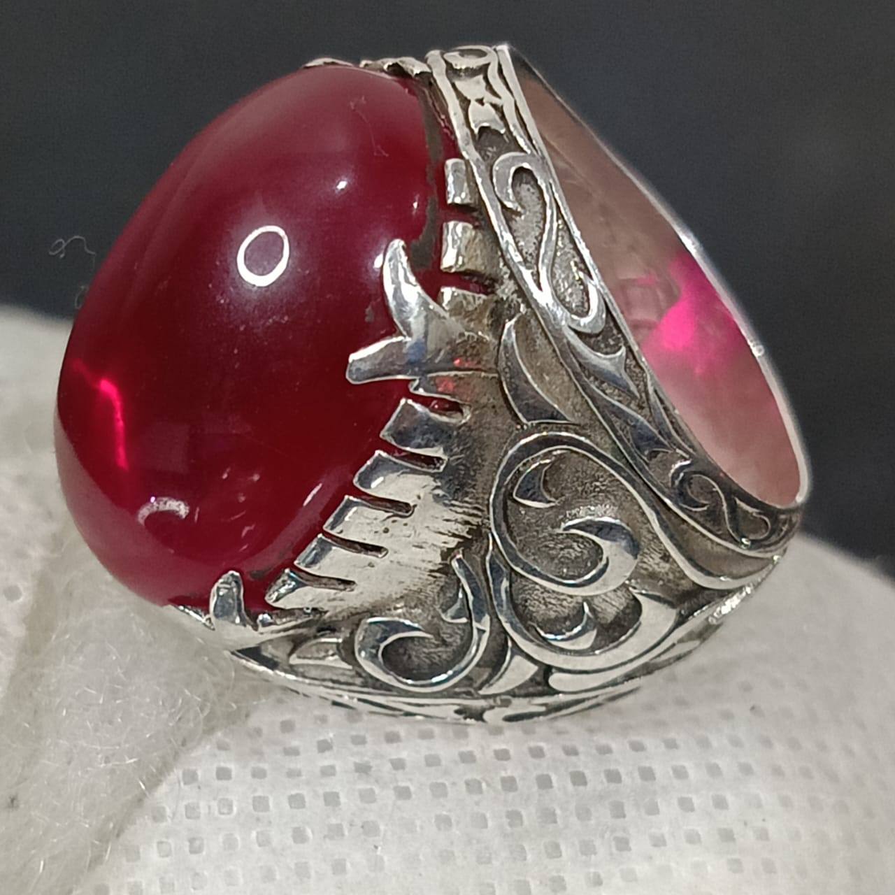 خاتم فضة بحجر ياقوت سيلاني