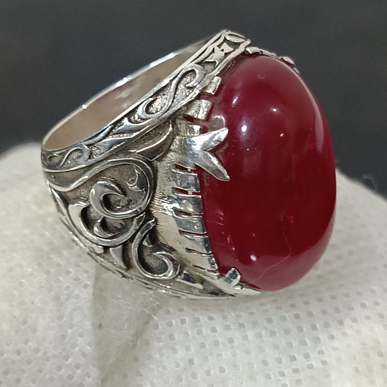 خاتم فضة بحجر ياقوت سيلاني