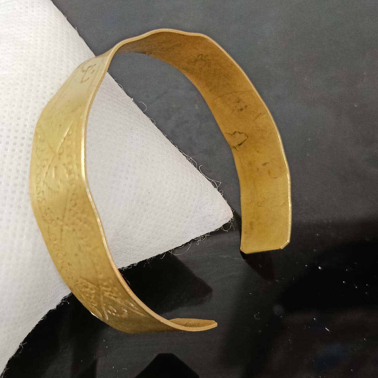 سوار نحاس أصفر عتيق