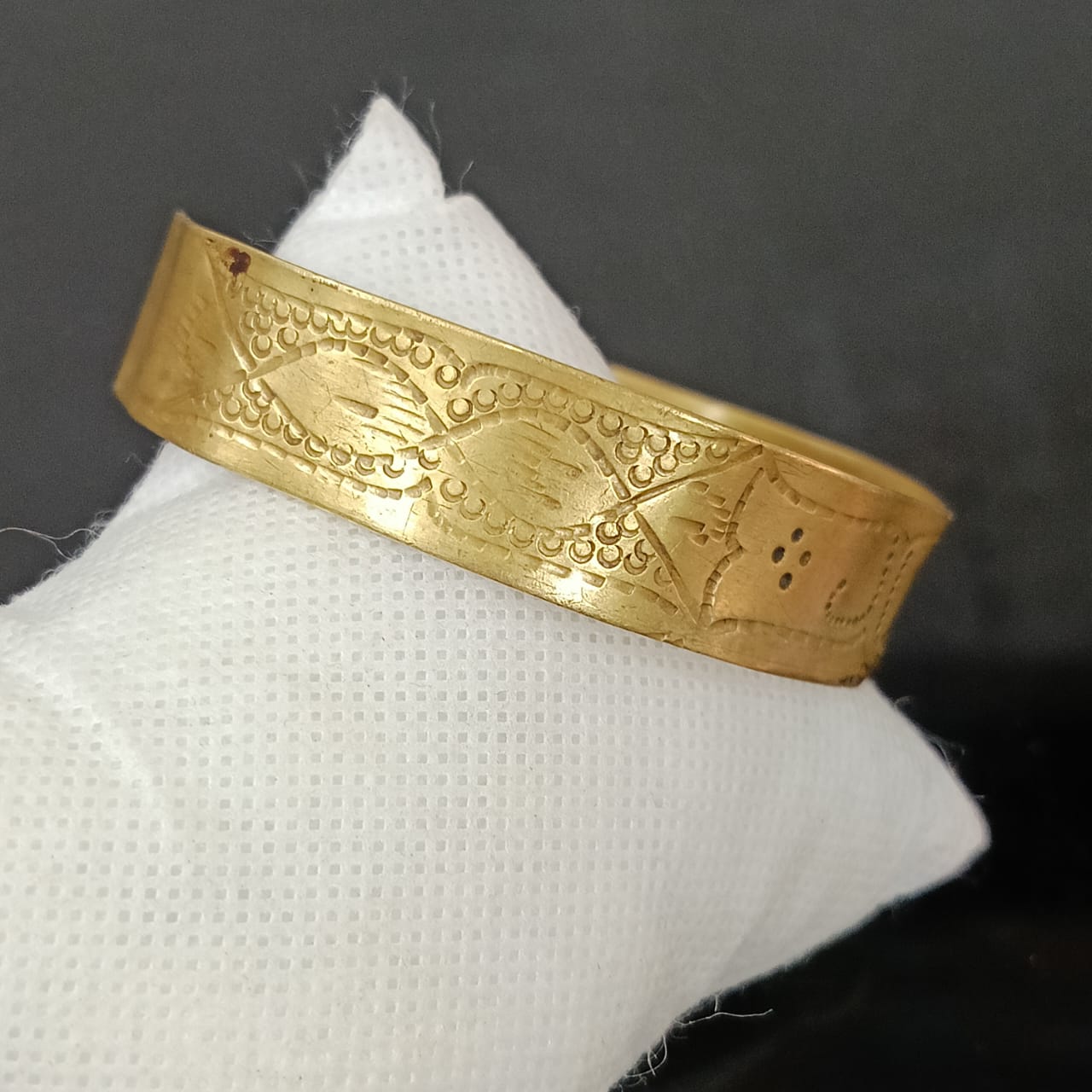 سوار نحاس أصفر عتيق