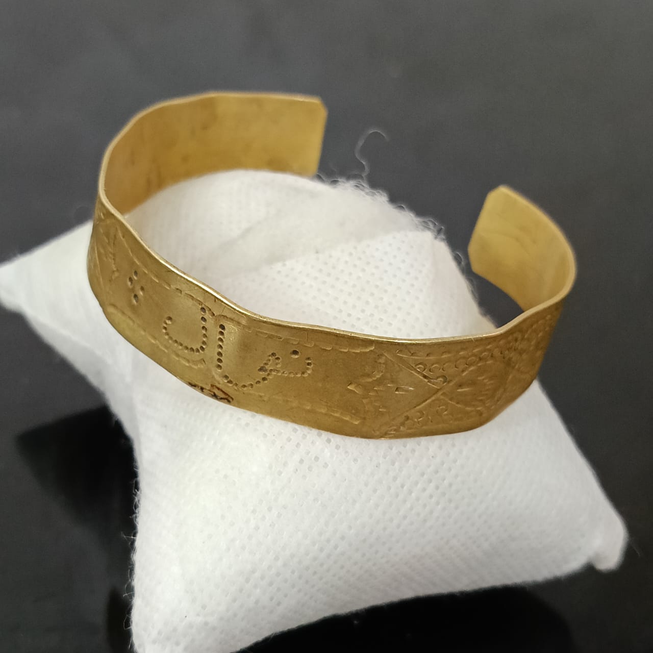 سوار نحاس أصفر عتيق