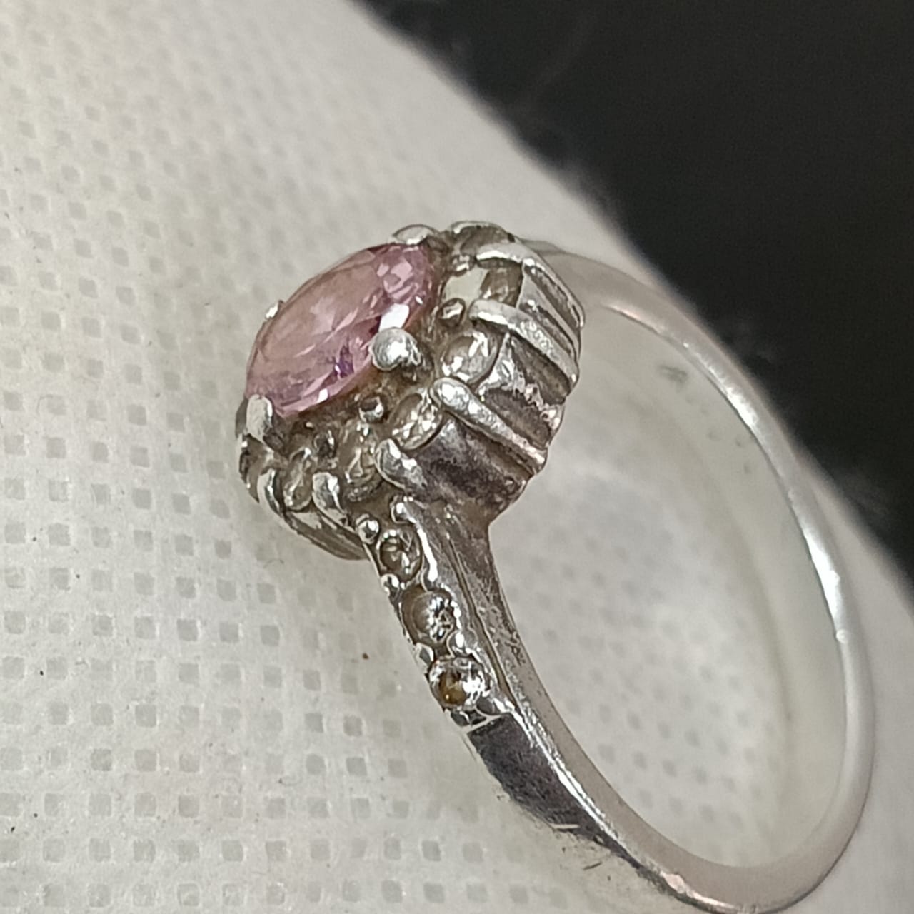 خاتم فضة نسائي مرصع بالأحجار كريمة