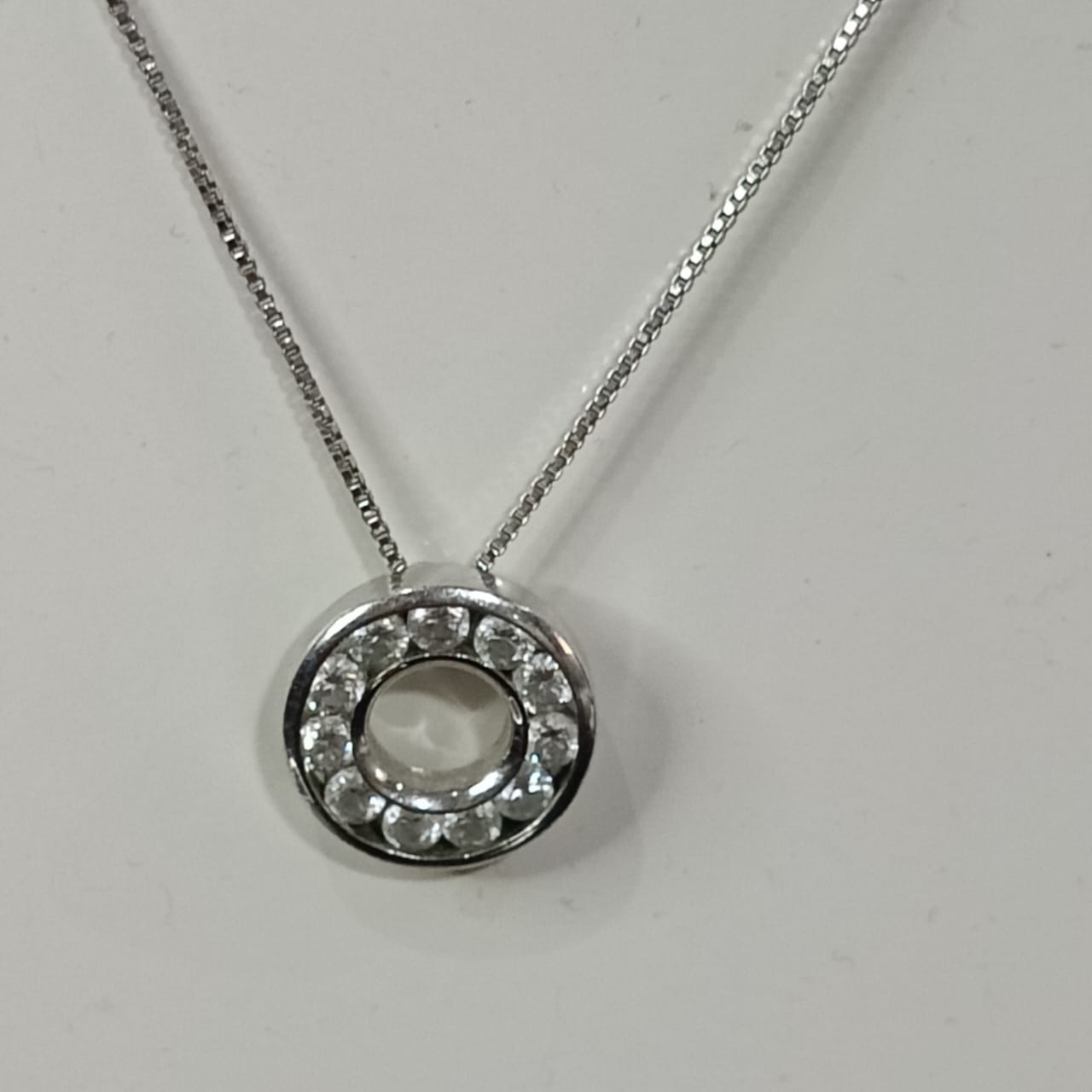 سلسلة بلاكي أبيض