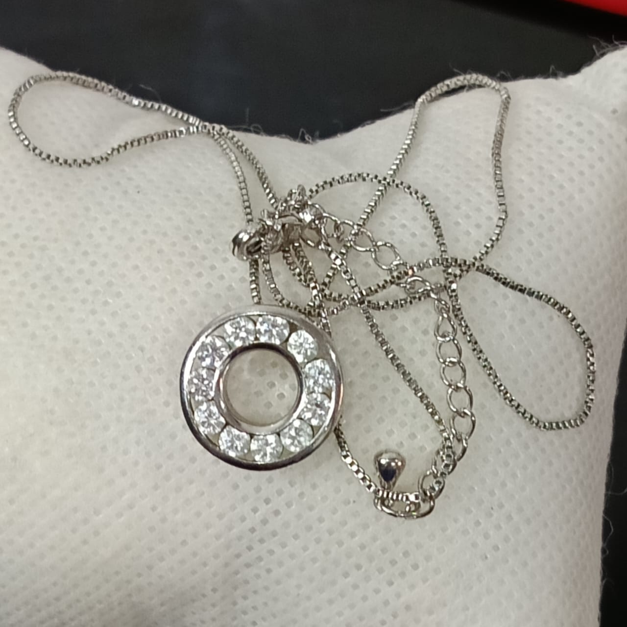 سلسلة بلاكي أبيض