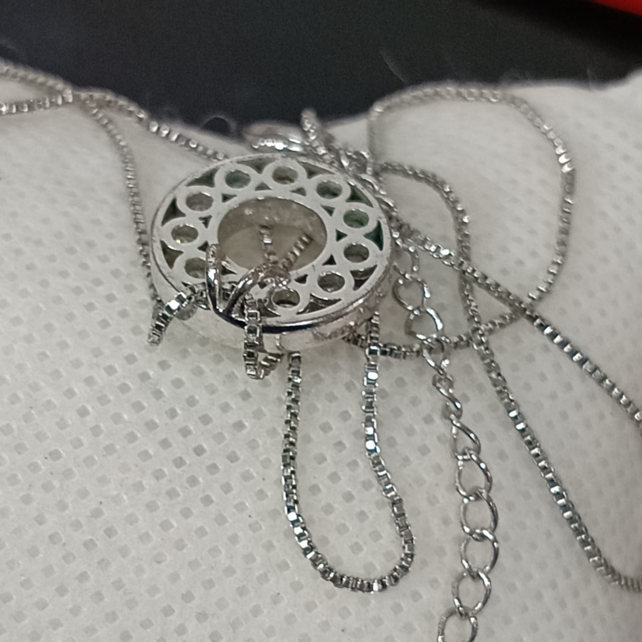 سلسلة بلاكي أبيض