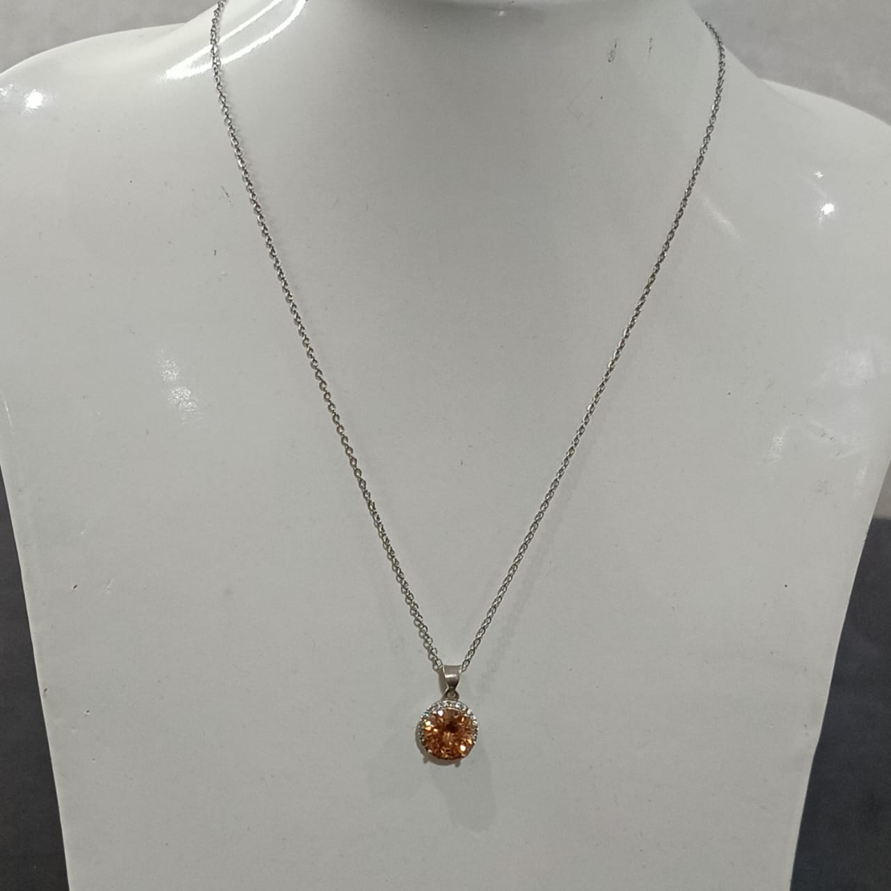 سلسلة بلاكي أبيض وقلادة فضة مرصعة بحجر توباز