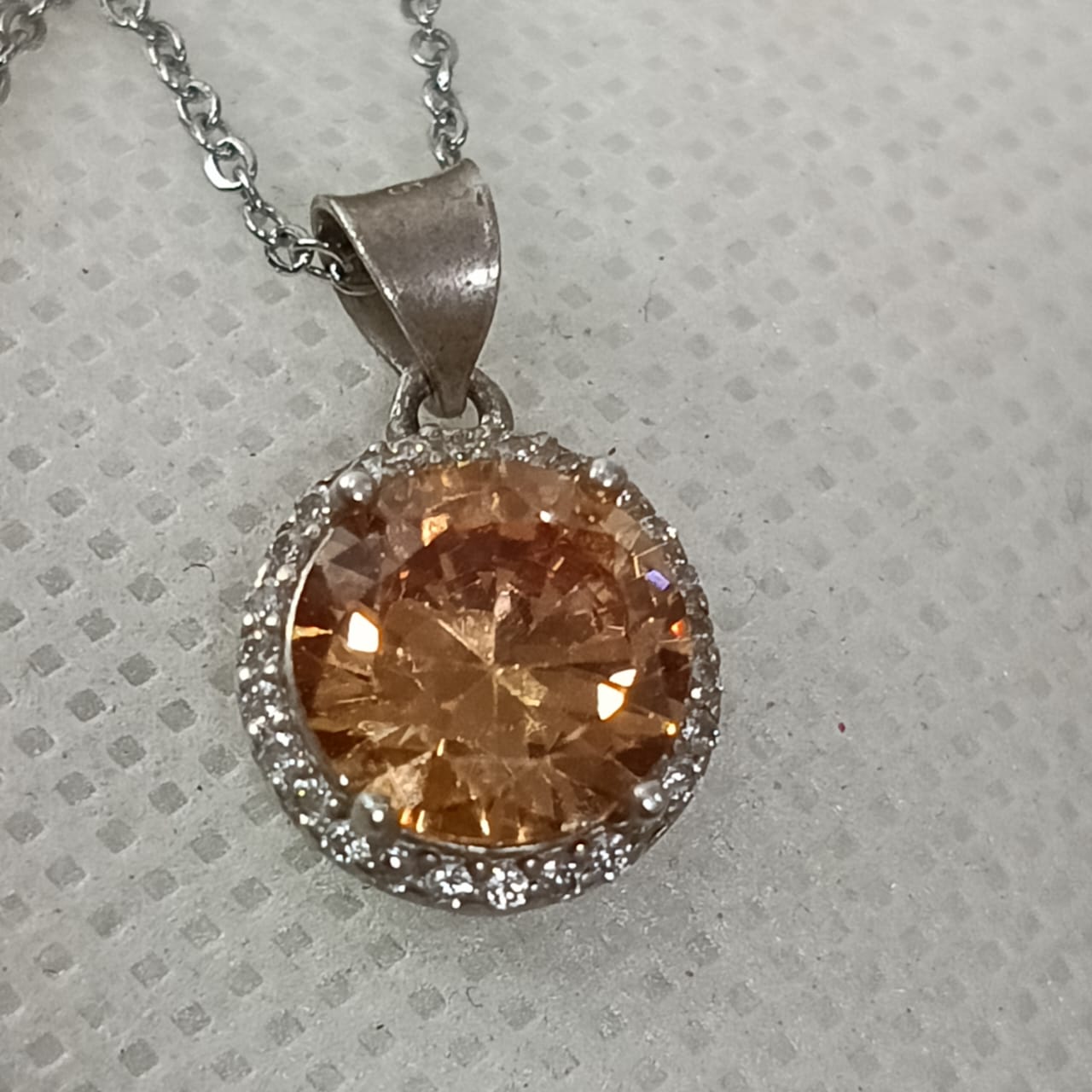 سلسلة بلاكي أبيض وقلادة فضة مرصعة بحجر توباز