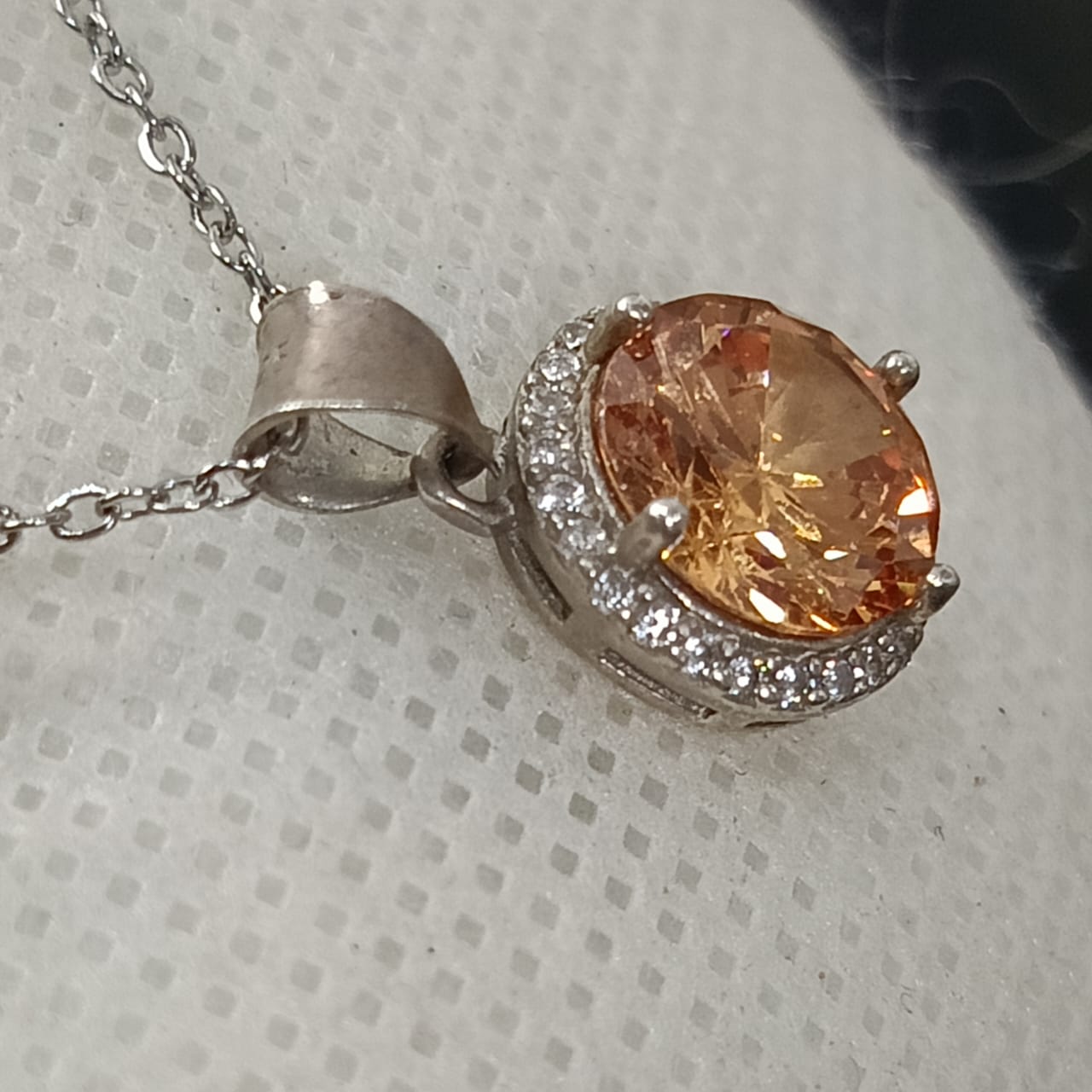 سلسلة بلاكي أبيض وقلادة فضة مرصعة بحجر توباز