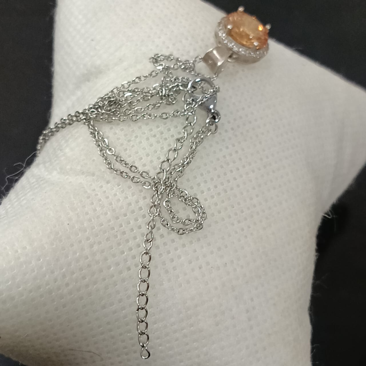 سلسلة بلاكي أبيض وقلادة فضة مرصعة بحجر توباز