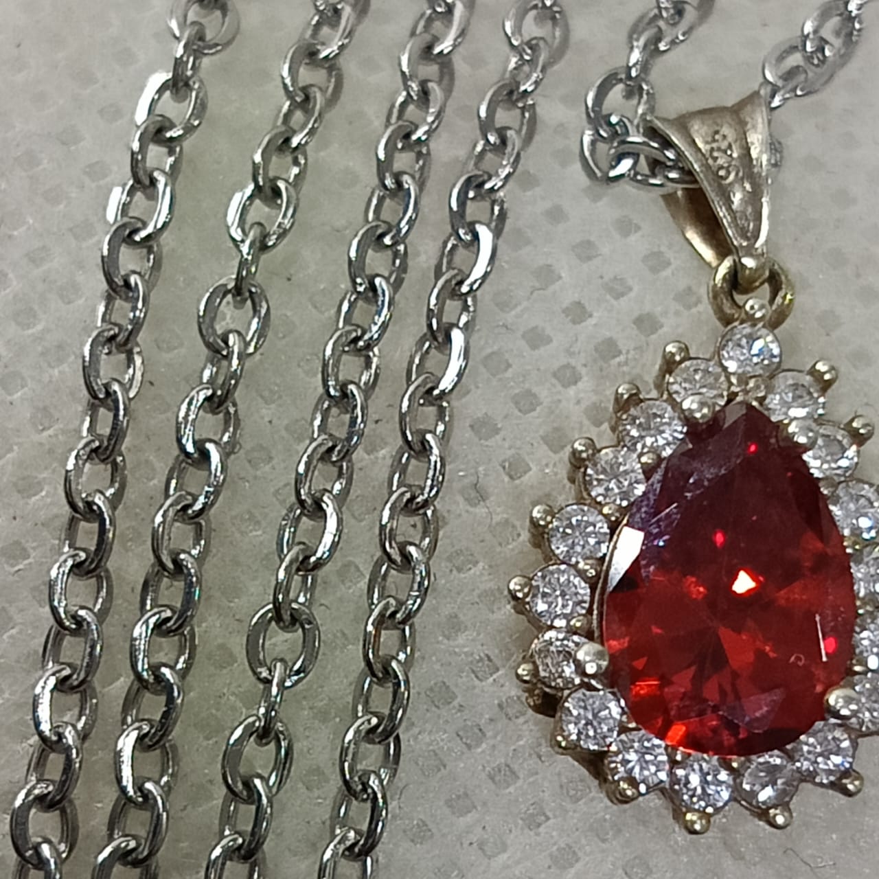 سلسلة بلاكي أبيض وقلادة فضة مرصعة بحجر توباز