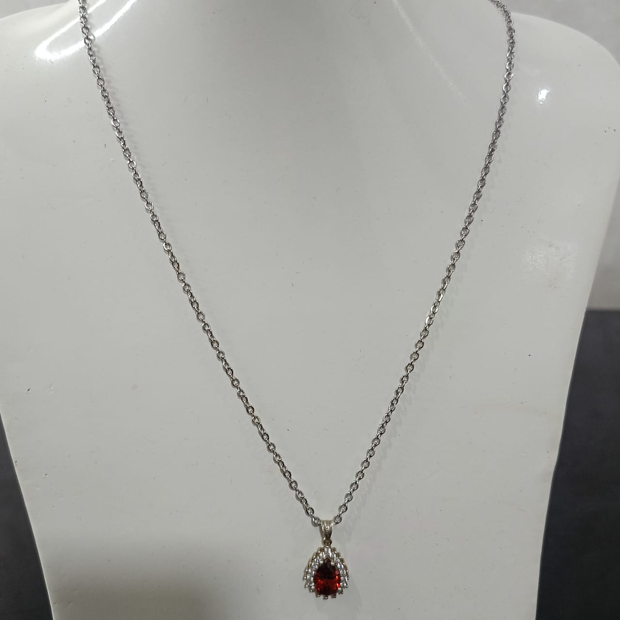 سلسلة بلاكي أبيض وقلادة فضة مرصعة بحجر توباز