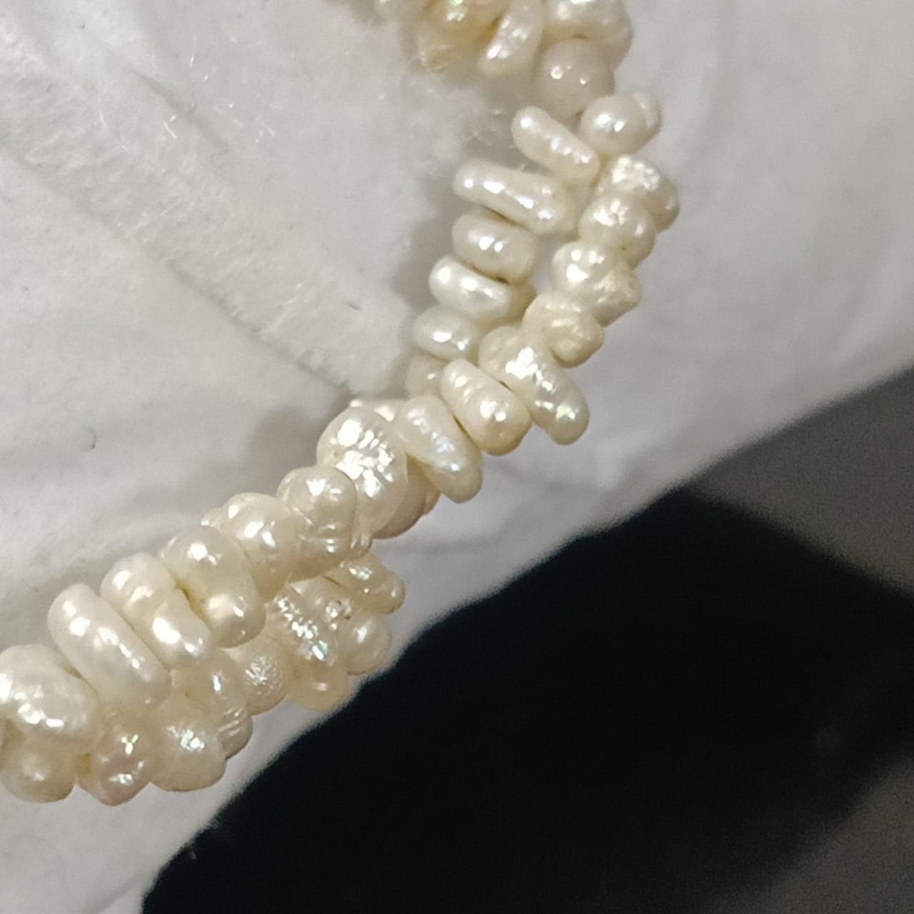 سوار تحفة بالجوهر الحر