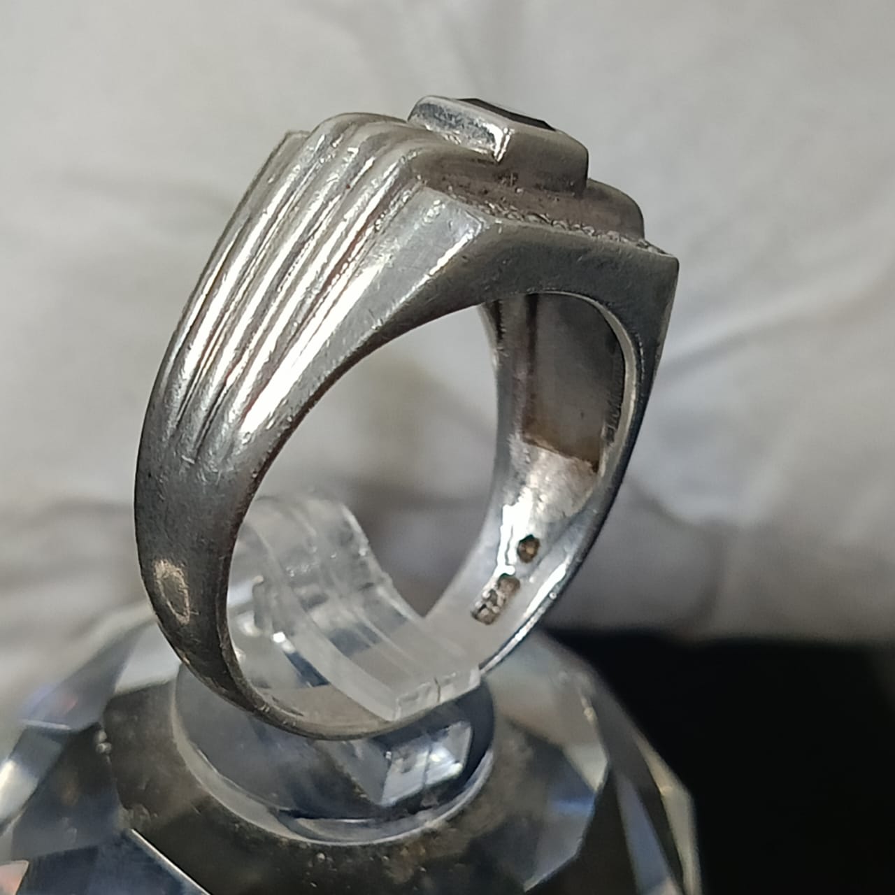 خاتم فضة تحفة مرصع بالأحجار