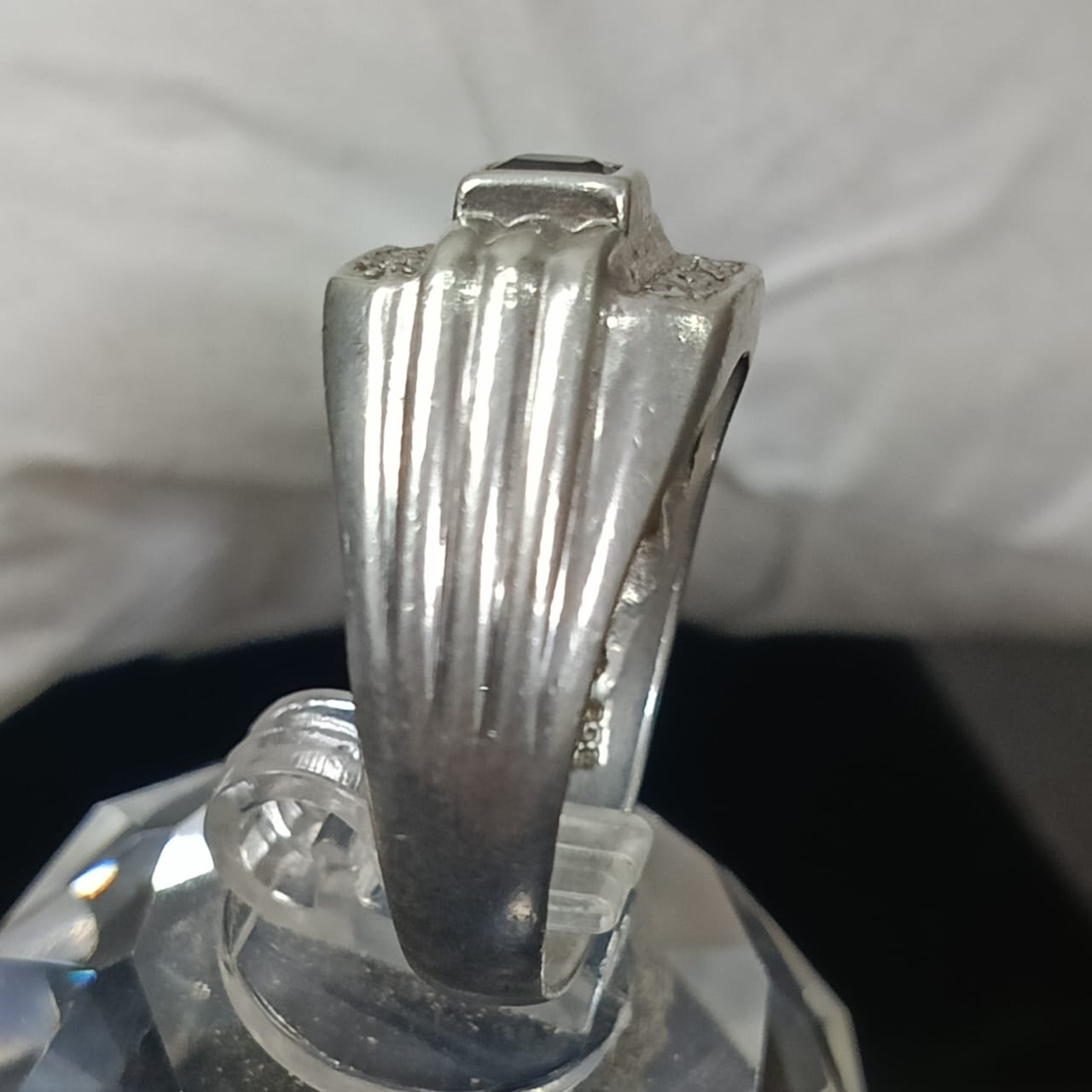 خاتم فضة تحفة مرصع بالأحجار