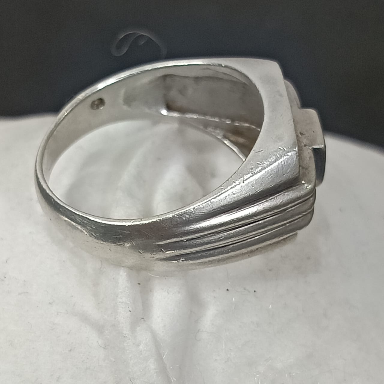 خاتم فضة تحفة مرصع بالأحجار