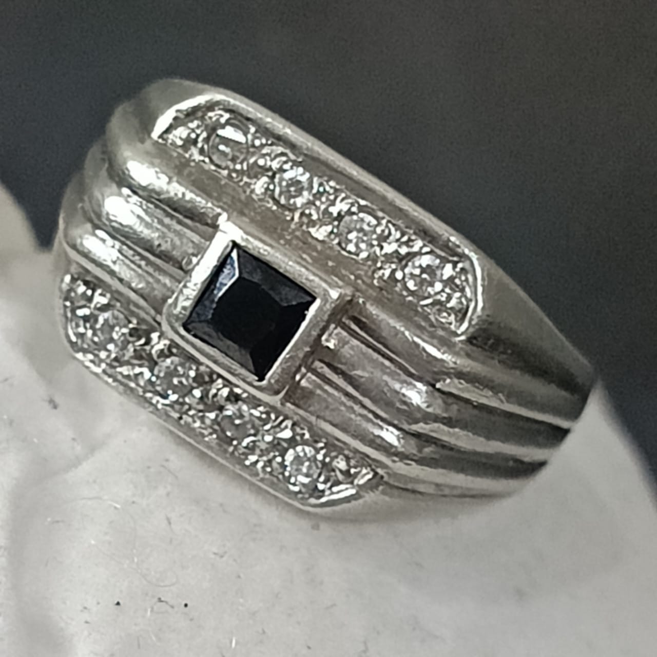 خاتم فضة تحفة مرصع بالأحجار