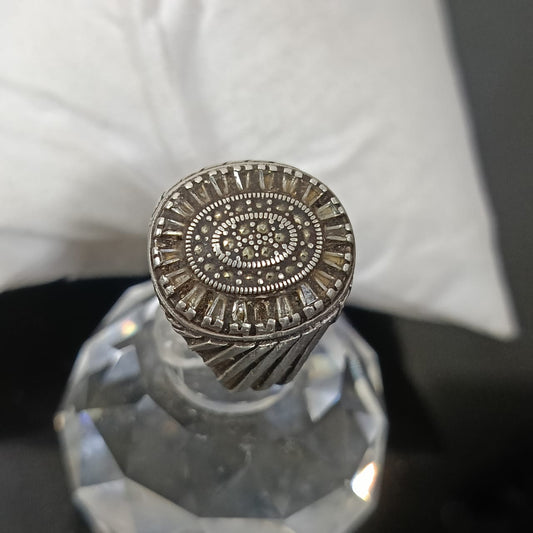 خاتم فضة مرصع بالأحجار