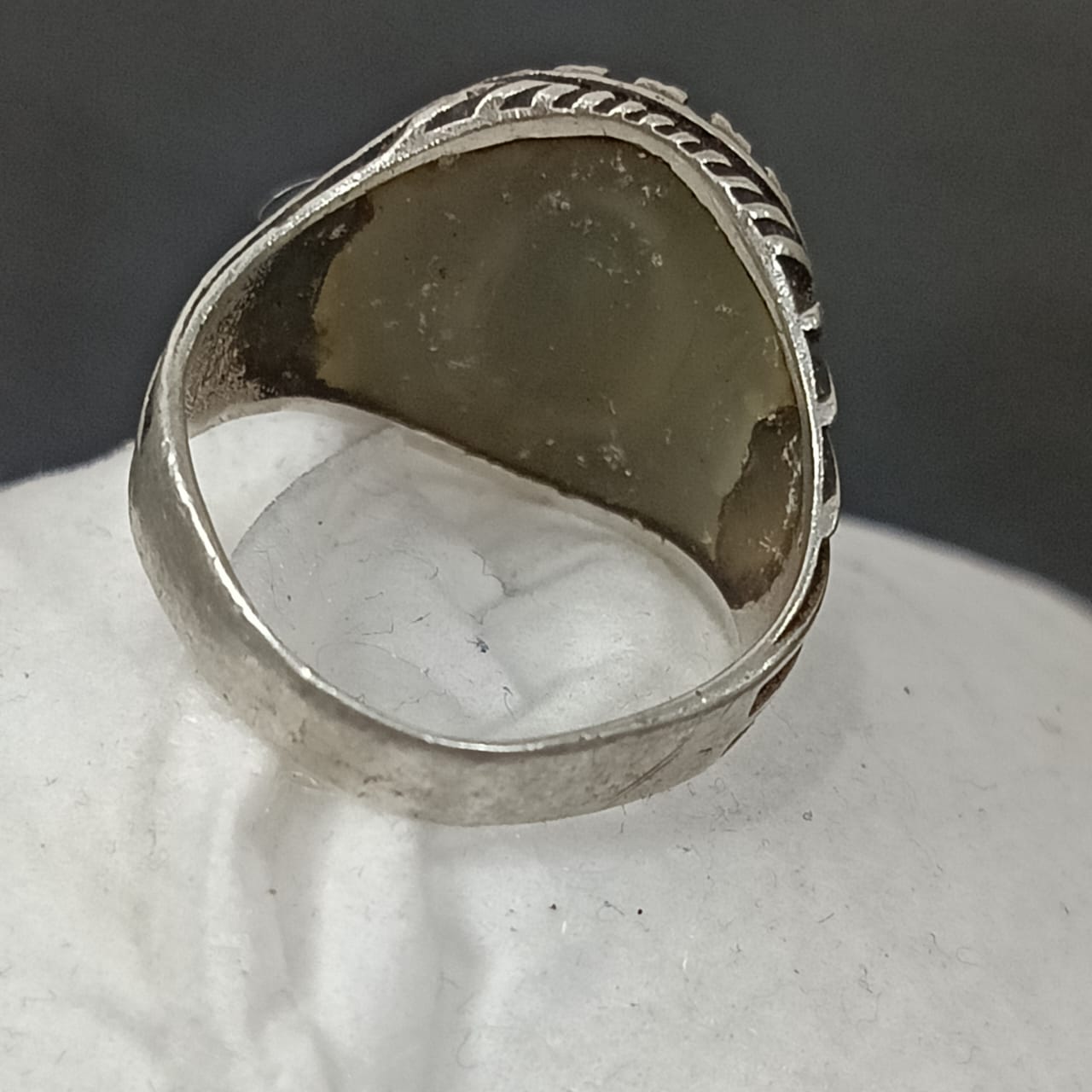 خاتم فضة مرصع بالأحجار