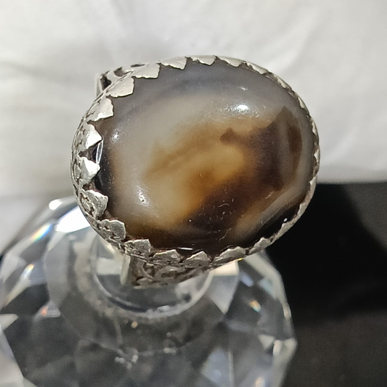 خاتم فضة تحفة مرصع بحجر عقيق مصور