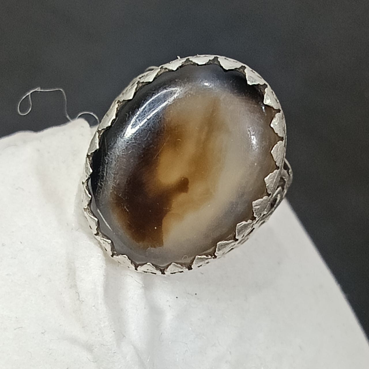 خاتم فضة تحفة مرصع بحجر عقيق مصور