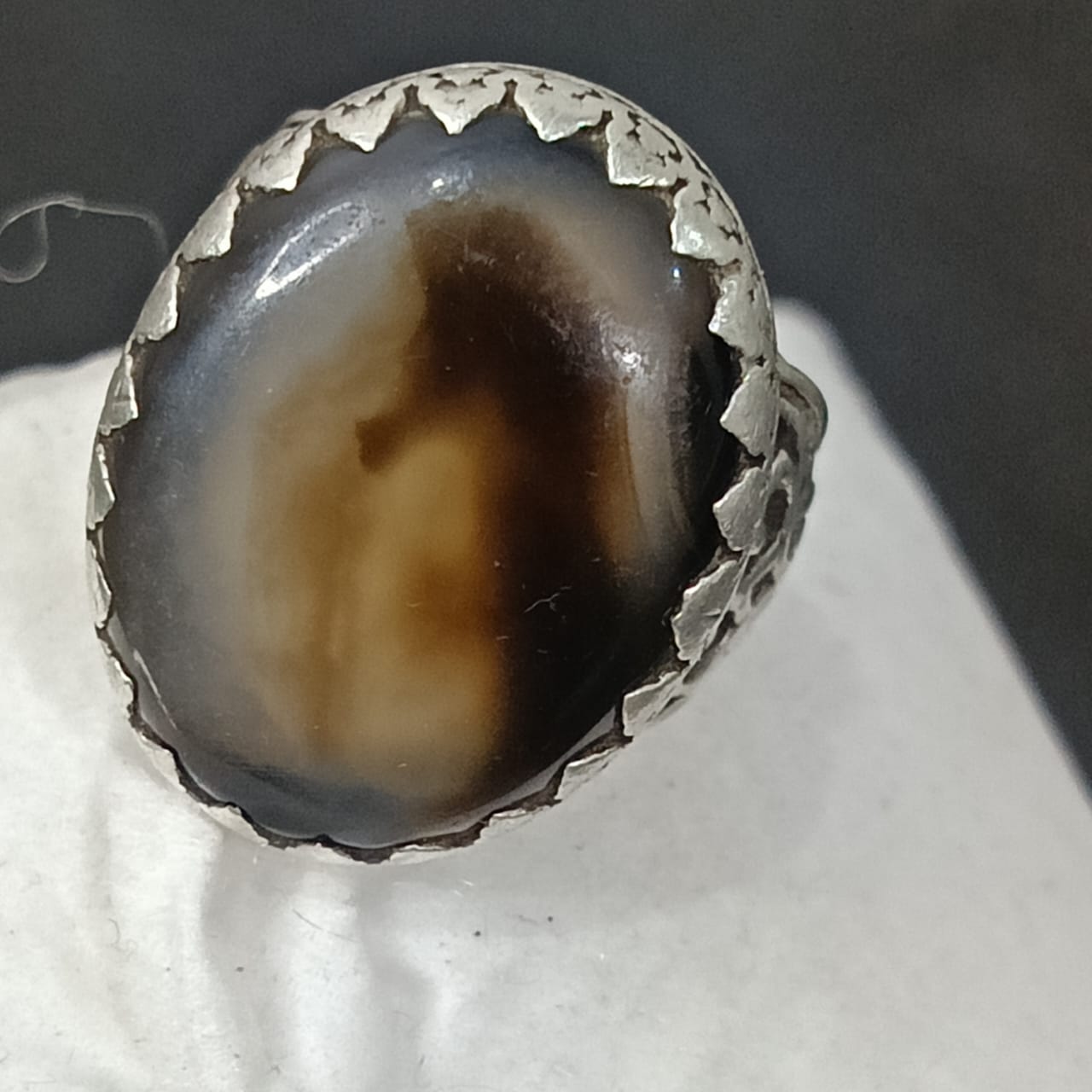 خاتم فضة تحفة مرصع بحجر عقيق مصور