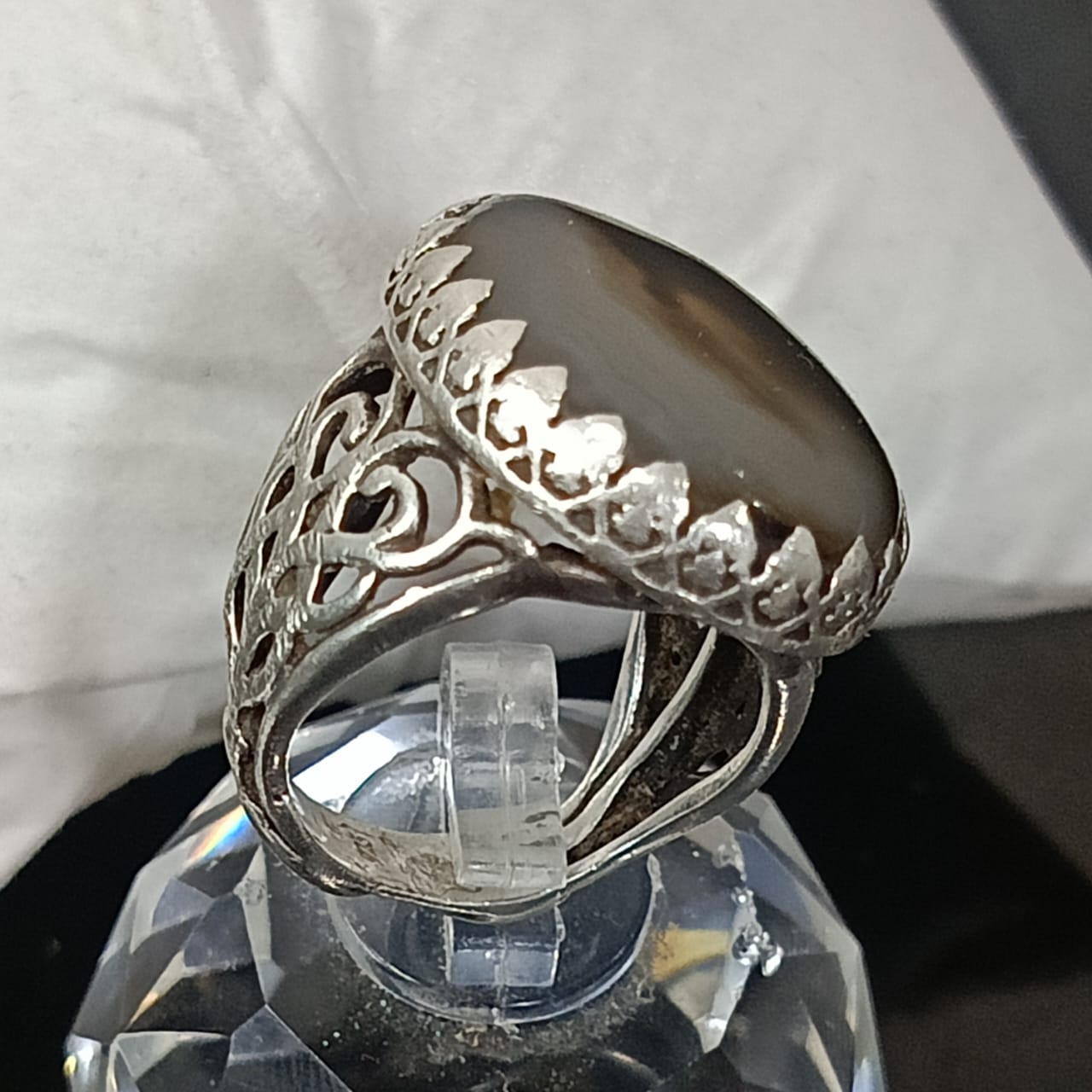 خاتم فضة تحفة مرصع بحجر عقيق مصور