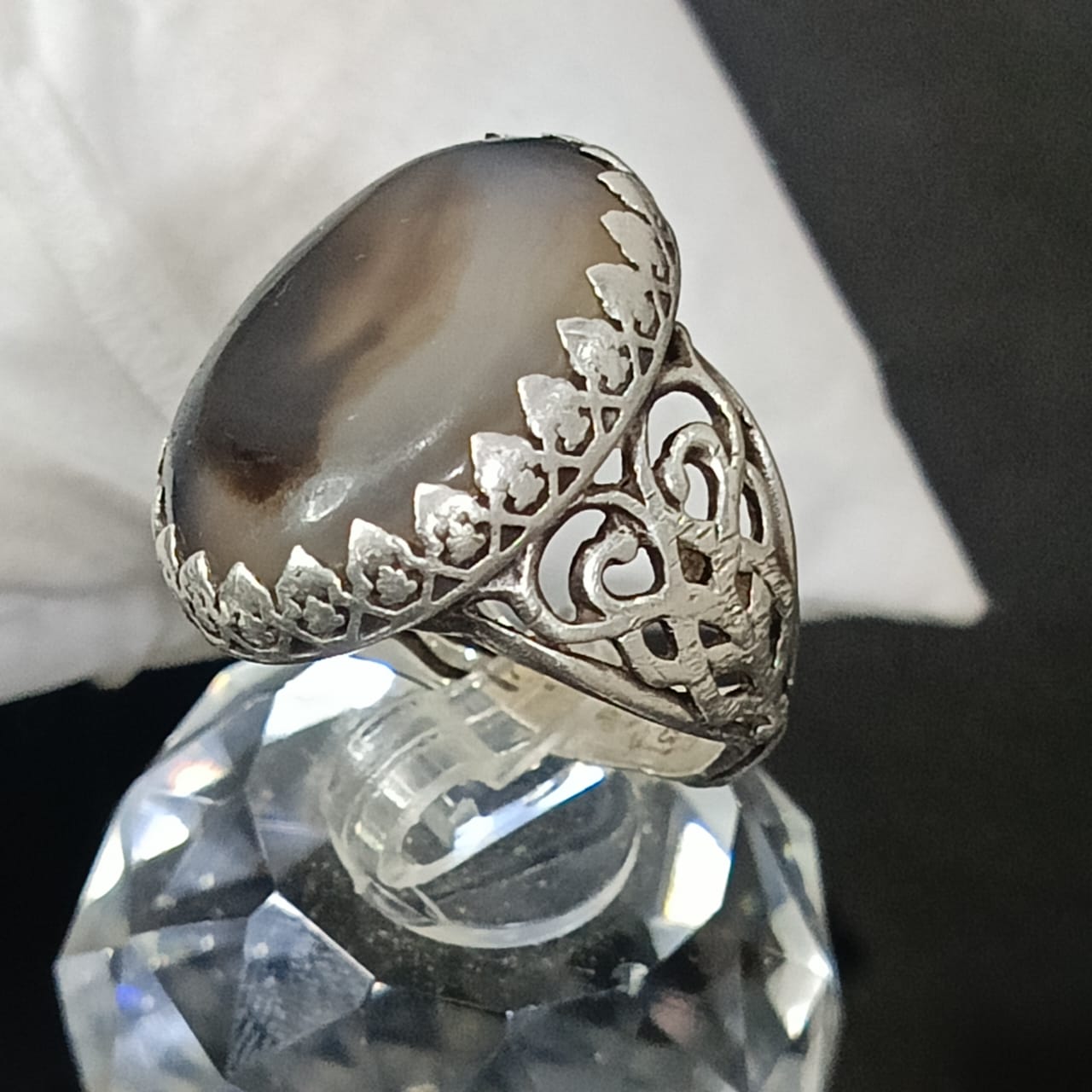 خاتم فضة تحفة مرصع بحجر عقيق مصور