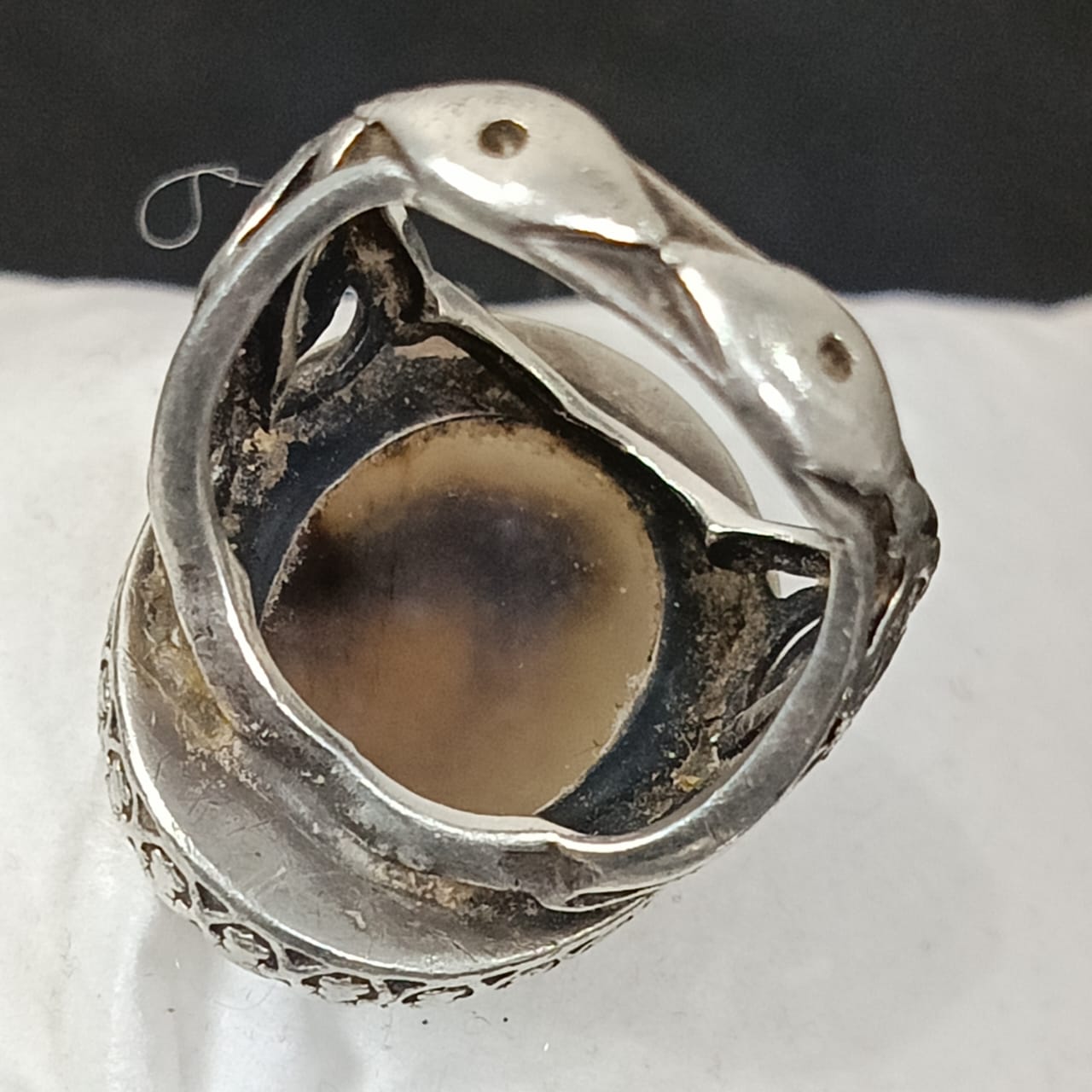 خاتم فضة تحفة مرصع بحجر عقيق مصور