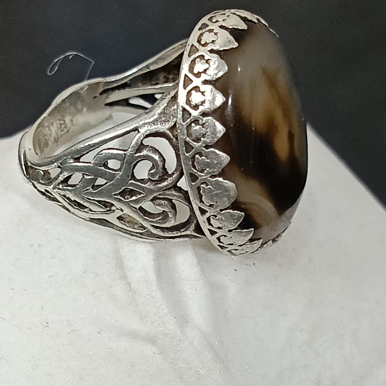 خاتم فضة تحفة مرصع بحجر عقيق مصور